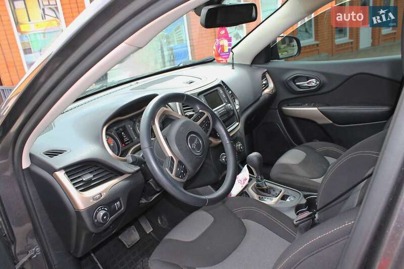 Внедорожник / Кроссовер Jeep Cherokee 2017 в Болграде