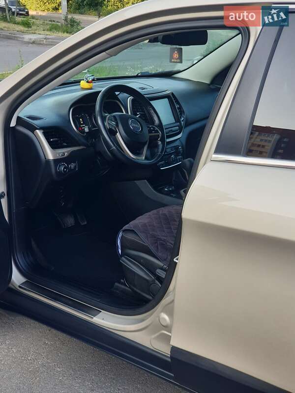 Позашляховик / Кросовер Jeep Cherokee 2015 в Харкові