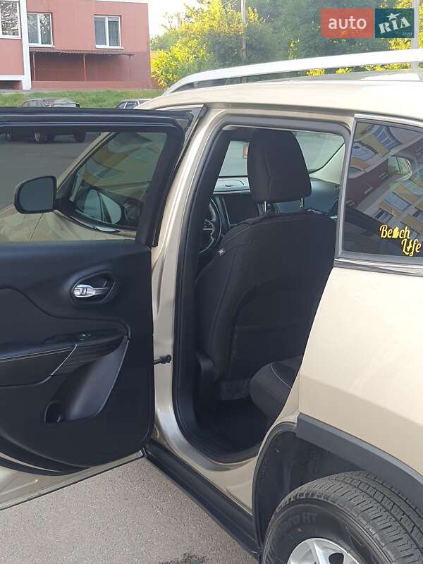 Позашляховик / Кросовер Jeep Cherokee 2015 в Харкові