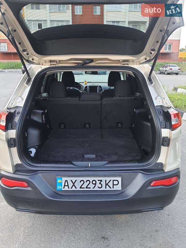 Позашляховик / Кросовер Jeep Cherokee 2015 в Харкові