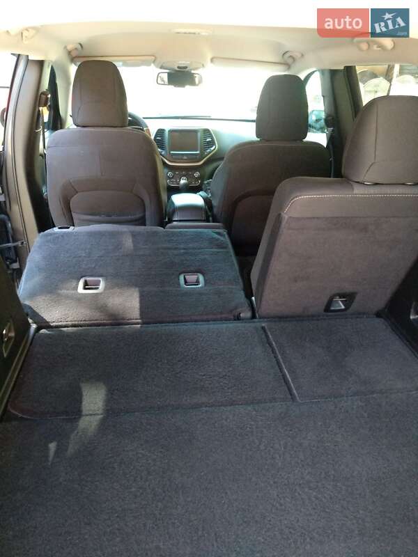 Позашляховик / Кросовер Jeep Cherokee 2015 в Івано-Франківську