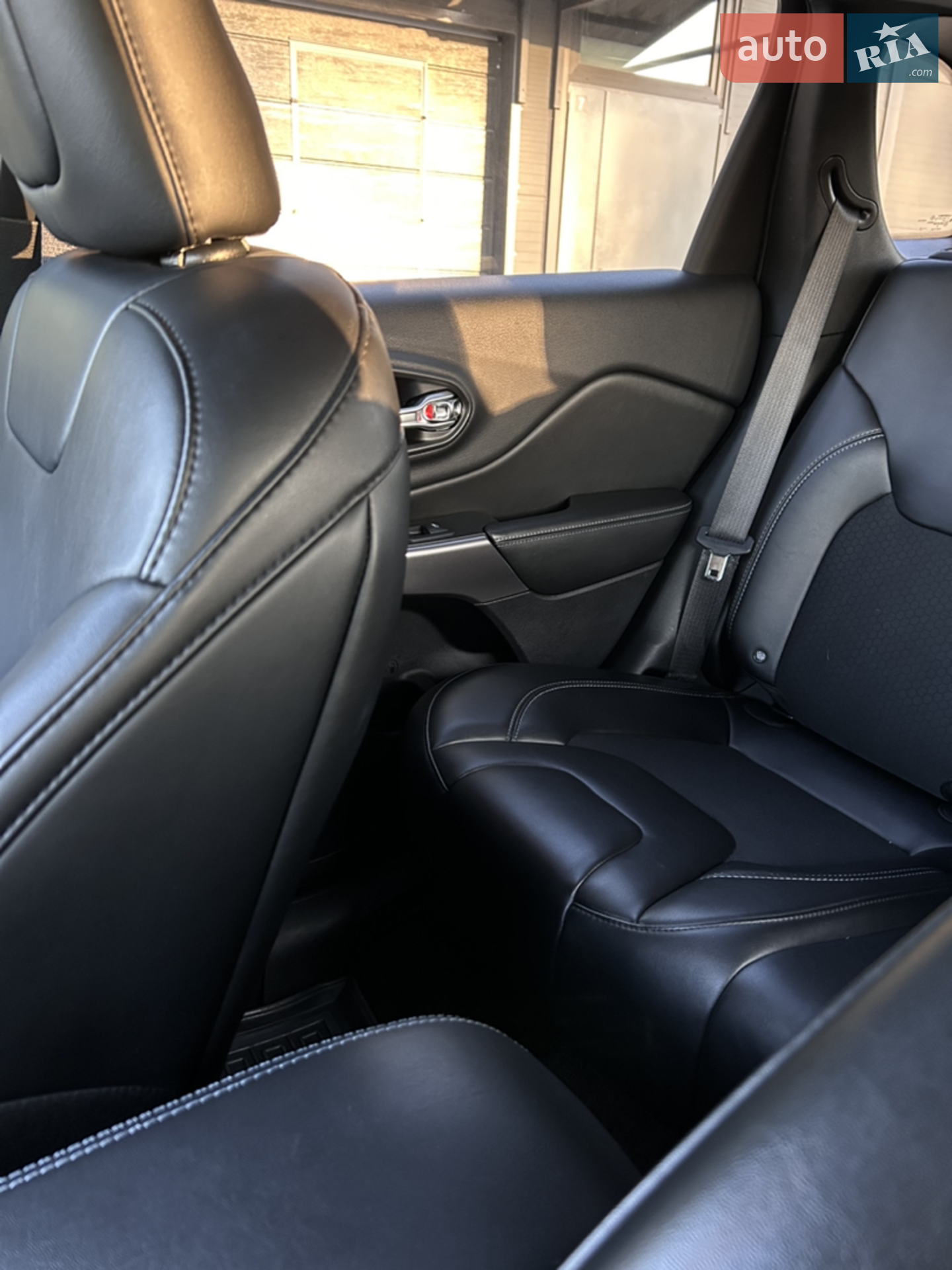2018 Jeep Cherokee - мініатюра 14