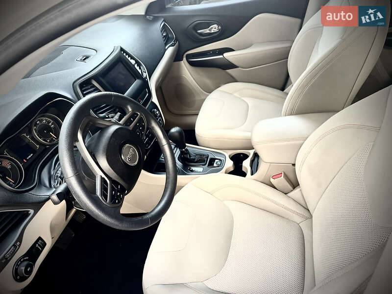 Внедорожник / Кроссовер Jeep Cherokee 2018 в Кременчуге