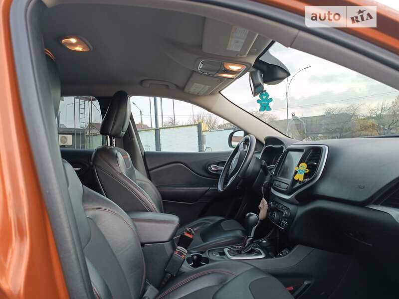Внедорожник / Кроссовер Jeep Cherokee 2015 в Снятине