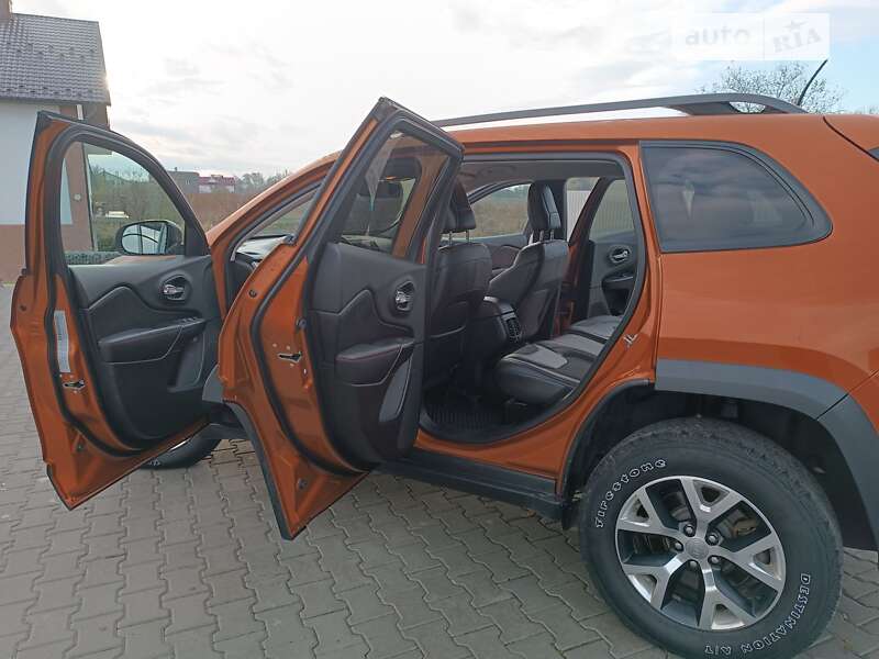 Внедорожник / Кроссовер Jeep Cherokee 2015 в Снятине