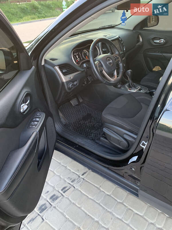 Позашляховик / Кросовер Jeep Cherokee 2015 в Ратному