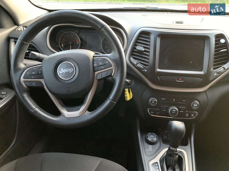 Позашляховик / Кросовер Jeep Cherokee 2015 в Ратному