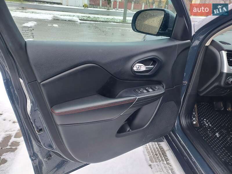 Внедорожник / Кроссовер Jeep Cherokee 2016 в Ужгороде фото 23 Внедорожник / Кроссовер Jeep Cherokee 2016 в Ужгороде