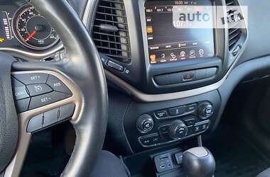Внедорожник / Кроссовер Jeep Cherokee 2014 в 