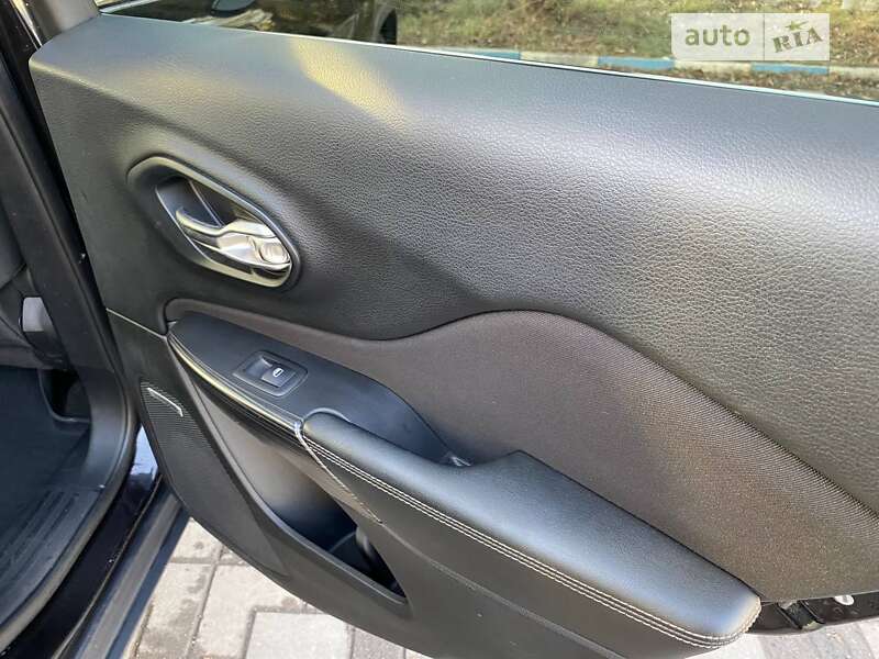 Позашляховик / Кросовер Jeep Cherokee 2014 в Хмельницькому