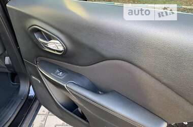 Внедорожник / Кроссовер Jeep Cherokee 2014 в 