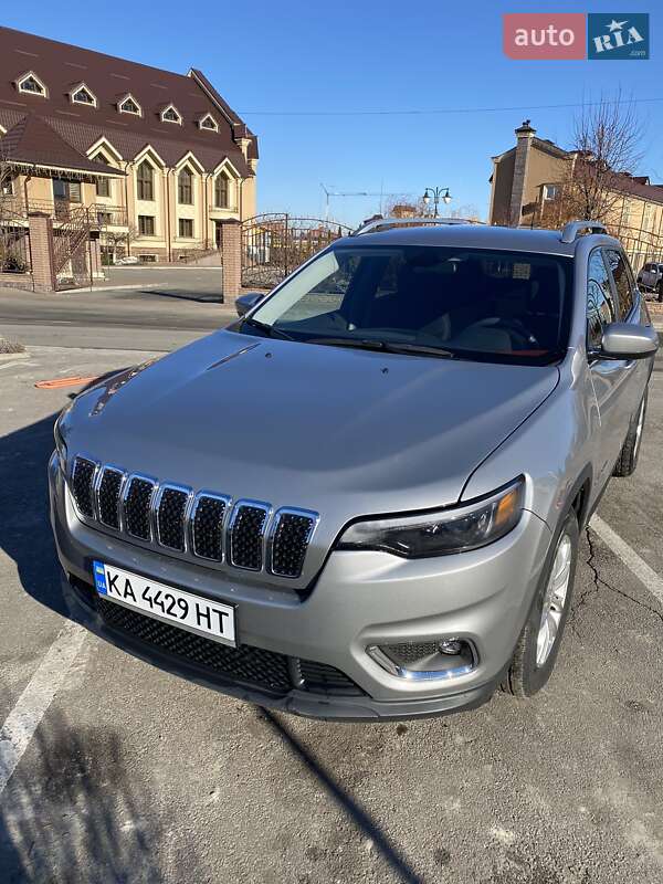 Внедорожник / Кроссовер Jeep Cherokee 2018 в 
