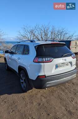 Позашляховик / Кросовер Jeep Cherokee 2019 в 