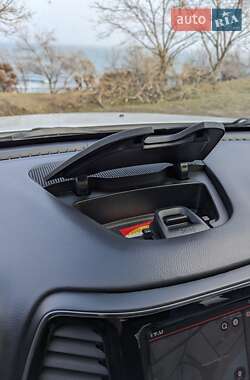 Позашляховик / Кросовер Jeep Cherokee 2019 в 