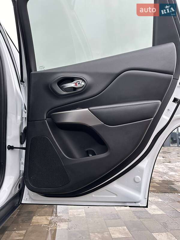 Позашляховик / Кросовер Jeep Cherokee 2018 в Семенівці