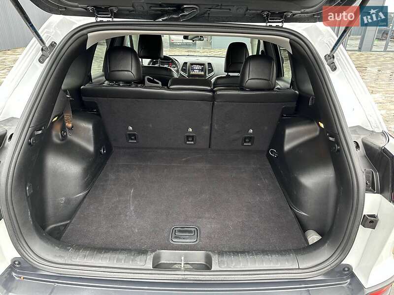 Позашляховик / Кросовер Jeep Cherokee 2018 в Семенівці