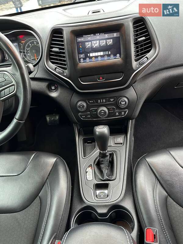 Позашляховик / Кросовер Jeep Cherokee 2018 в Семенівці