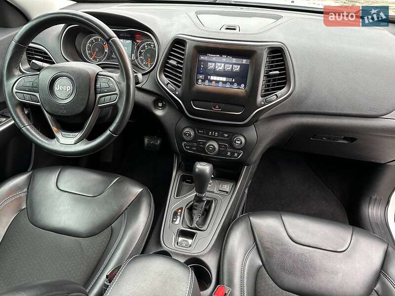 Позашляховик / Кросовер Jeep Cherokee 2018 в Семенівці