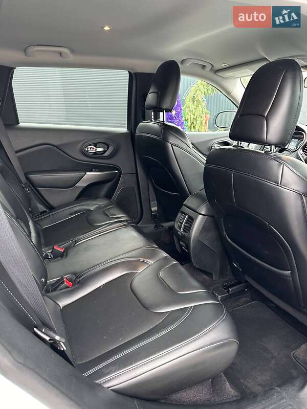 Позашляховик / Кросовер Jeep Cherokee 2018 в Семенівці
