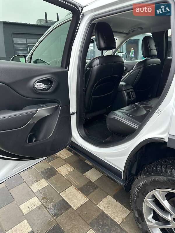 Позашляховик / Кросовер Jeep Cherokee 2018 в Семенівці