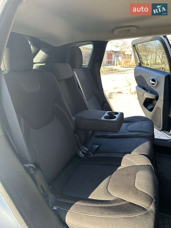 Внедорожник / Кроссовер Jeep Cherokee 2015 в Одессе