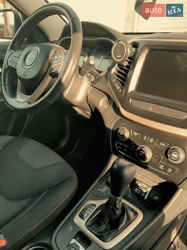 Внедорожник / Кроссовер Jeep Cherokee 2015 в Одессе