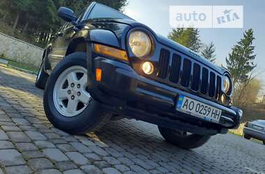 Внедорожник / Кроссовер Jeep Cherokee 2005 в 