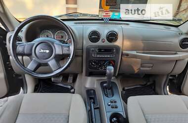 Внедорожник / Кроссовер Jeep Cherokee 2005 в 