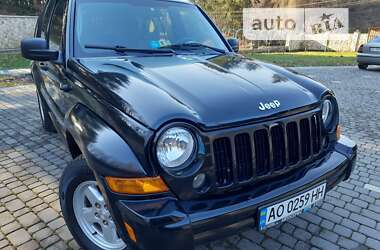 Внедорожник / Кроссовер Jeep Cherokee 2005 в 