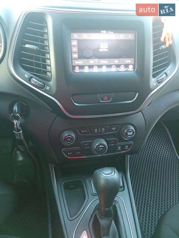 Позашляховик / Кросовер Jeep Cherokee 2020 в Смілі фото 13 Позашляховик / Кросовер Jeep Cherokee 2020 в Смілі