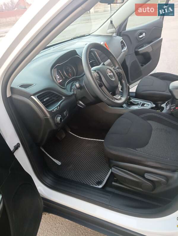 Позашляховик / Кросовер Jeep Cherokee 2020 в Смілі фото 27 Позашляховик / Кросовер Jeep Cherokee 2020 в Смілі