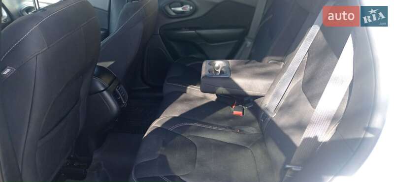 Внедорожник / Кроссовер Jeep Cherokee 2014 в Запорожье