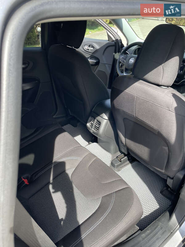 Внедорожник / Кроссовер Jeep Cherokee 2018 в Самборе фото 30 Внедорожник / Кроссовер Jeep Cherokee 2018 в Самборе