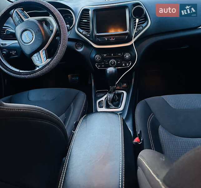 Внедорожник / Кроссовер Jeep Cherokee 2016 в Хмельницком