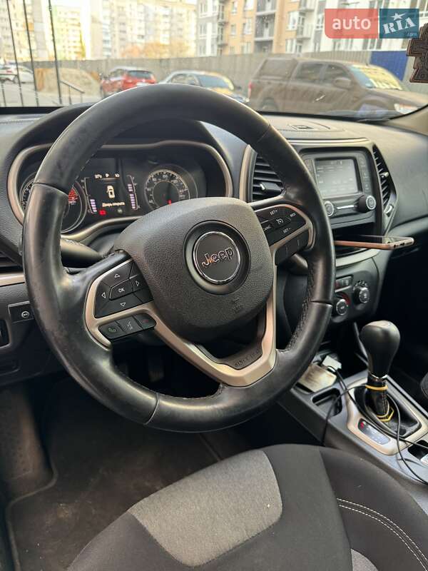 Позашляховик / Кросовер Jeep Cherokee 2016 в Дніпрі фото 3 Позашляховик / Кросовер Jeep Cherokee 2016 в Дніпрі