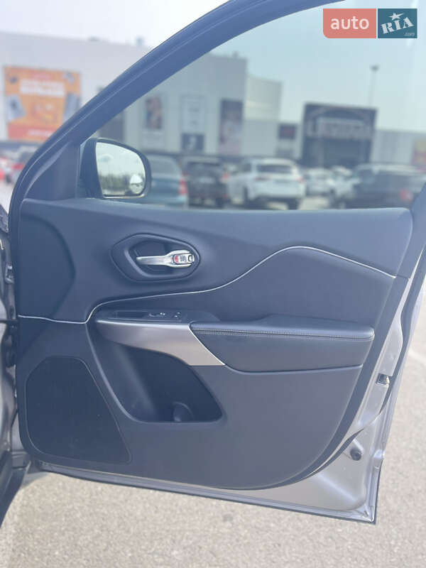 Внедорожник / Кроссовер Jeep Cherokee 2019 в Киеве фото 8 Внедорожник / Кроссовер Jeep Cherokee 2019 в Киеве