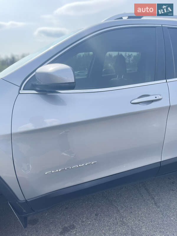 Внедорожник / Кроссовер Jeep Cherokee 2019 в Киеве фото 12 Внедорожник / Кроссовер Jeep Cherokee 2019 в Киеве