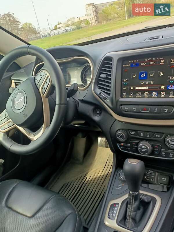 Внедорожник / Кроссовер Jeep Cherokee 2017 в Киеве