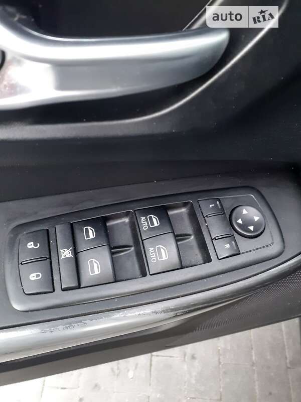 Внедорожник / Кроссовер Jeep Cherokee 2014 в Киеве