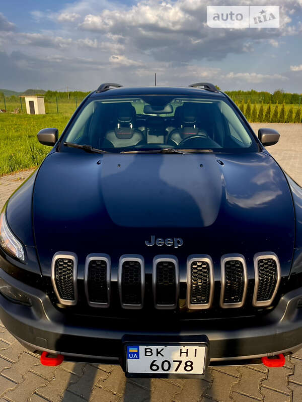 Позашляховик / Кросовер Jeep Cherokee 2016 в Тячеві