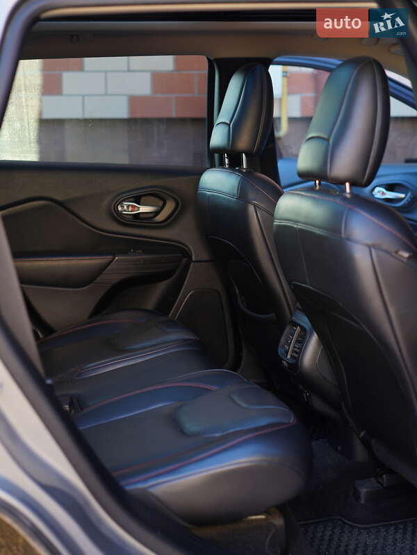 Позашляховик / Кросовер Jeep Cherokee 2014 в Хмельницькому