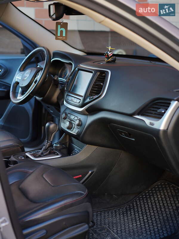 Позашляховик / Кросовер Jeep Cherokee 2014 в Хмельницькому