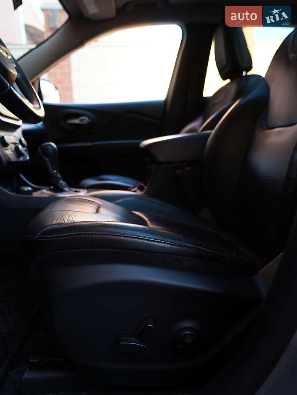 Позашляховик / Кросовер Jeep Cherokee 2014 в Хмельницькому