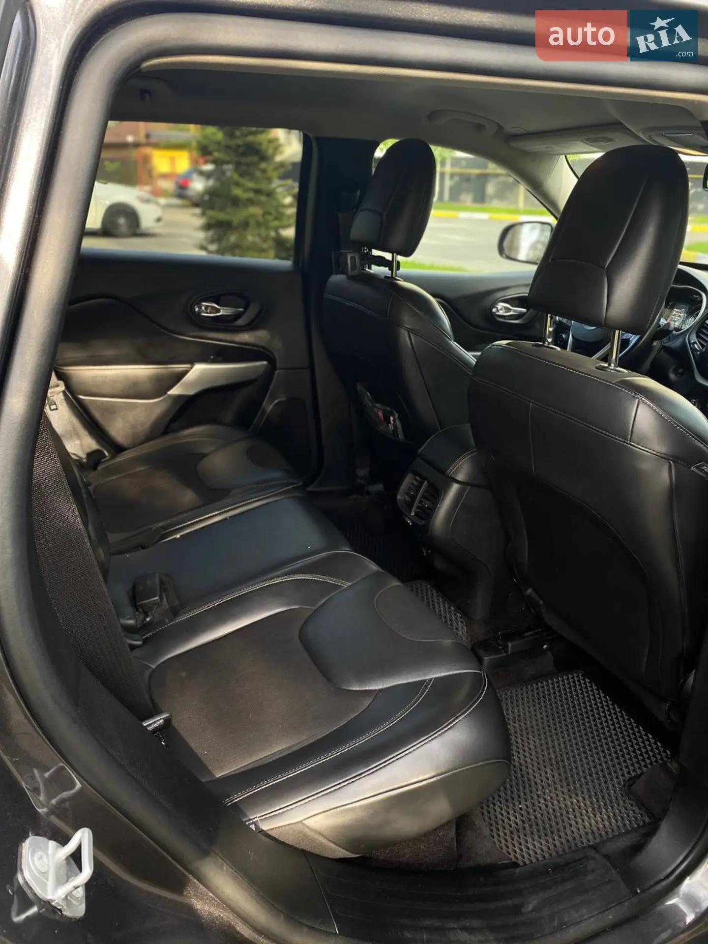 2017 Jeep Cherokee - мініатюра 14
