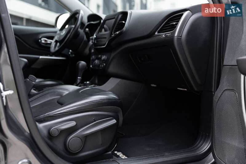 Внедорожник / Кроссовер Jeep Cherokee 2018 в Ивано-Франковске