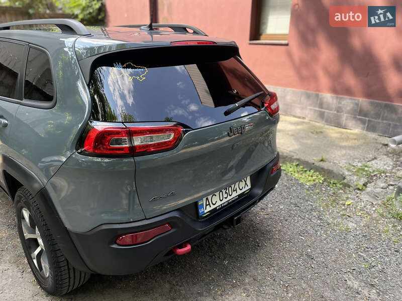 Позашляховик / Кросовер Jeep Cherokee 2015 в Нововолинську