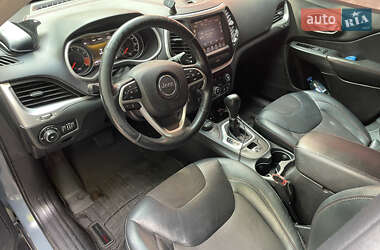 Внедорожник / Кроссовер Jeep Cherokee 2015 в Нововолынске