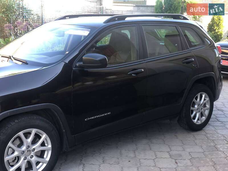 Внедорожник / Кроссовер Jeep Cherokee 2015 в Ровно