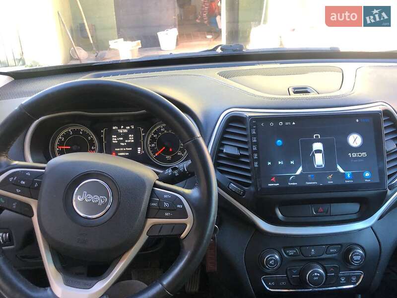 Внедорожник / Кроссовер Jeep Cherokee 2015 в Ровно