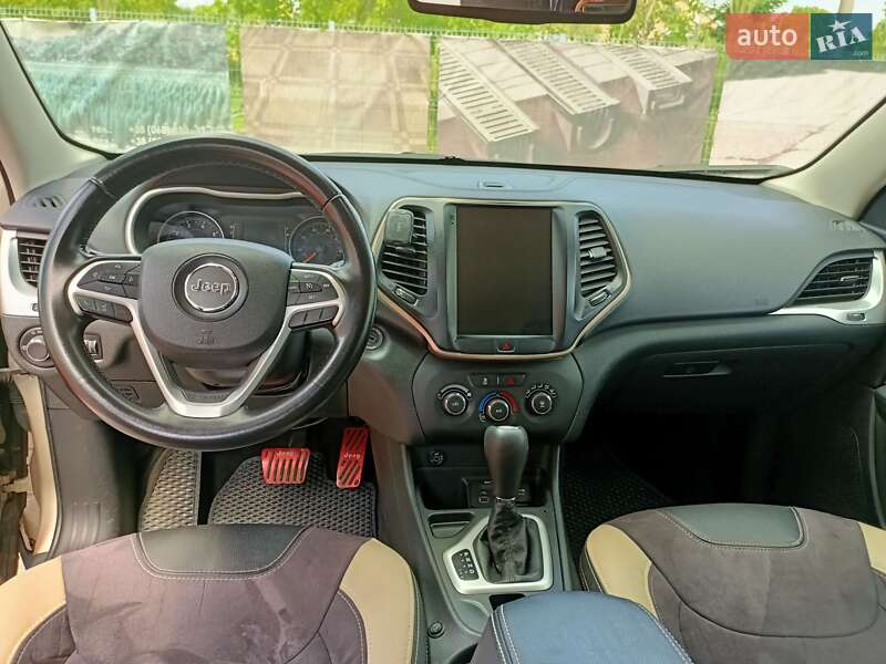 Позашляховик / Кросовер Jeep Cherokee 2015 в Львові